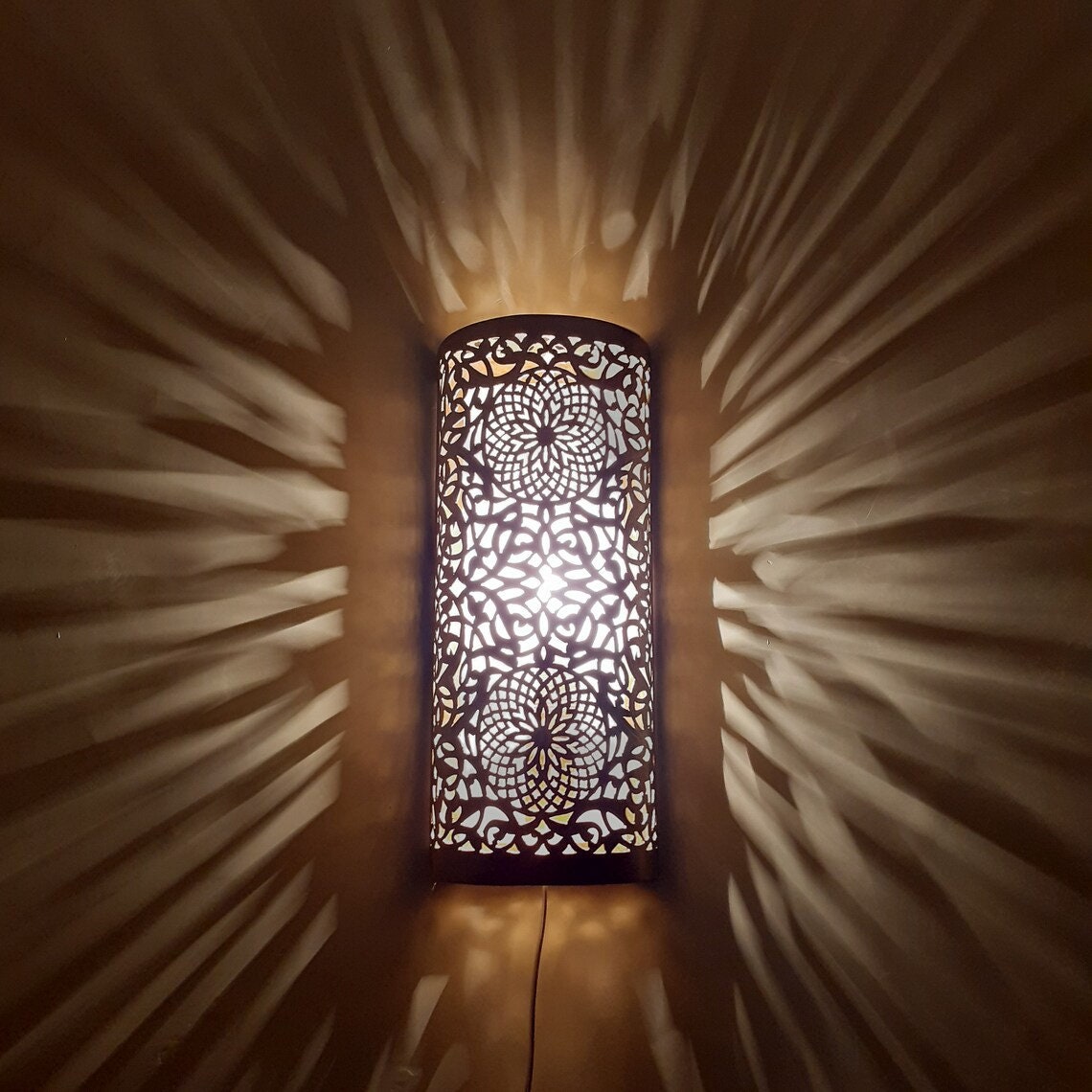 Luxurious Moroccan wall lamp, antique brass wall lamp