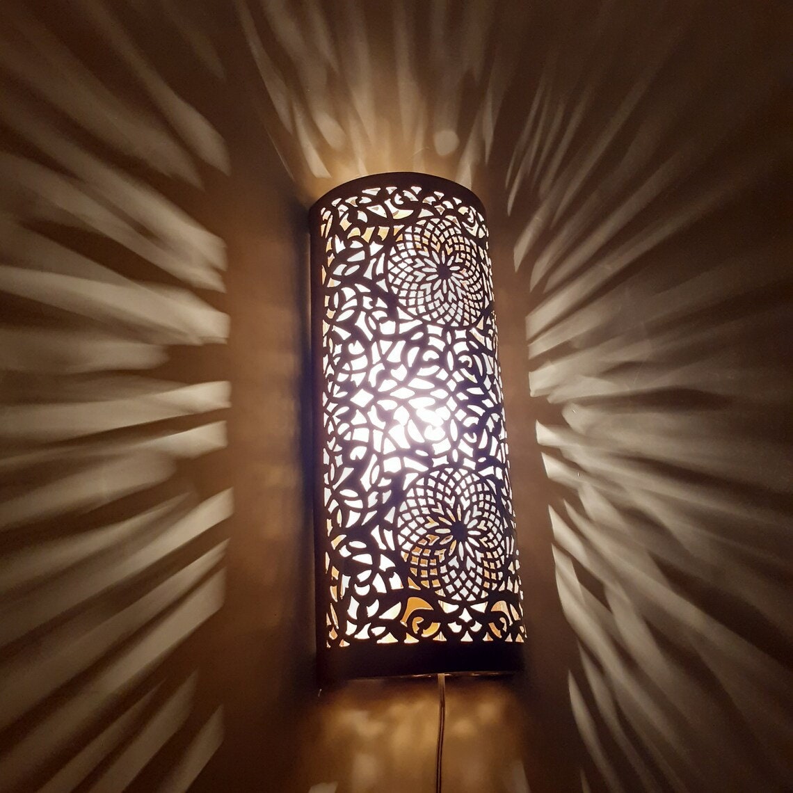 Luxurious Moroccan wall lamp, antique brass wall lamp