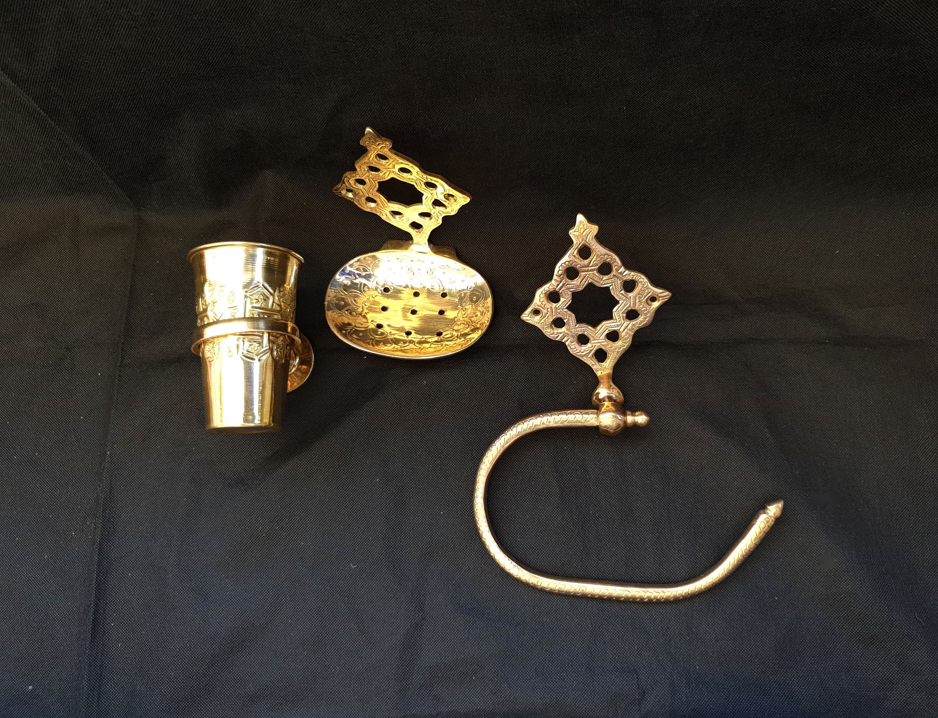 Bathroom Accessories – Elegant Brass Set
